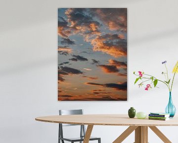 oranje wolken tijdens zonsondergang in Noorwegen