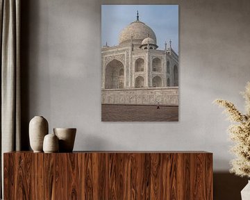 Frau am Taj Mahal. von Floyd Angenent