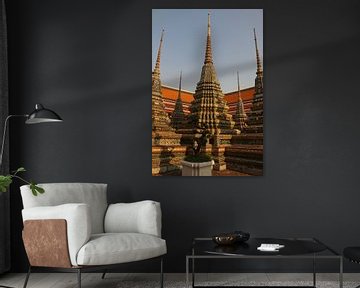 A group of stupa at Phra Chedi Rai in Wat Pho temple, Bangkok Eine Gruppe von Stupa bei Phra Chedi R von kall3bu