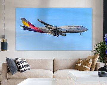 Asiana Airlines Boeing 747-400 kurz vor der Landung. von Jaap van den Berg