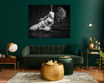 Très belle femme nue attachée avec des cordes sur Photostudioholland