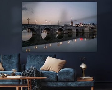 Sint Servaasbrug in Maastricht gedurende blauw uur van Sander van Hemert
