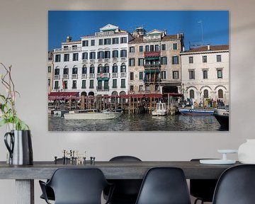Venetië - Uitzicht over het Canal Grande niet ver van de Rialtobrug van t.ART