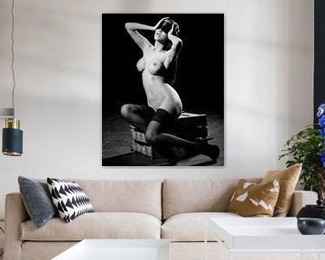 Très belle femme nue aux yeux bandés dans une photographie vintage en noir et blanc sur Photostudioholland