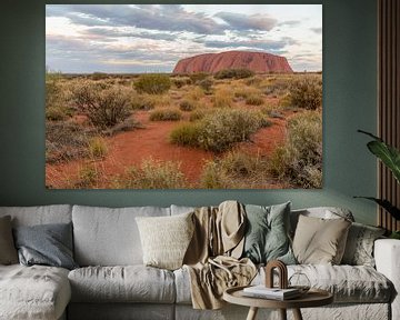 Zonsopgang Uluru (Ayers Rock), Australië van Troy Wegman