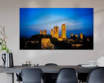 Blauw uur in San Gimignano van Dieter Walther