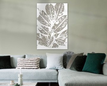Taupe bladeren in retro stijl. Moderne botanische minimalistische kunst in betongrijs en wit van Dina Dankers