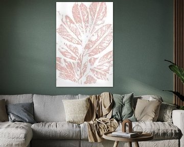 Rosa Blätter im Retro-Stil. Moderne botanische Kunst in Pastellrosa und Weiß. von Dina Dankers