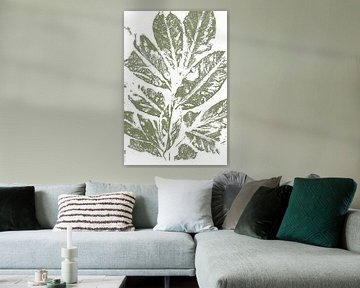 Groene bladeren in Japandi stijl. Moderne botanische kunst in pastel warm groen en wit. van Dina Dankers