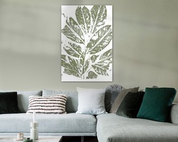 Feuilles vertes dans le style Japandi. Art botanique moderne en vert chaud pastel et blanc. sur Dina Dankers