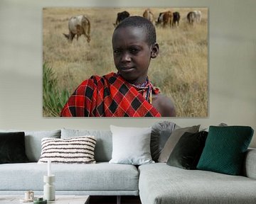 Regard contemplatif d'une jeune fille Masai