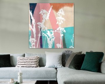 Abstracte botanische kunst in retro vibes en pastelkleuren. Witte bloemen op groen, roze, beige van Dina Dankers