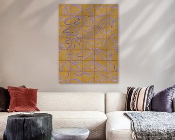 Modern en abstracte lijnen op een tegelpatroon, geel en lila van Mijke Konijn