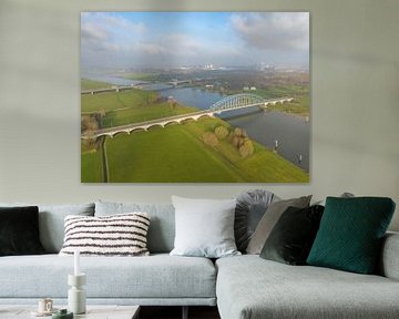 Pont IJsselbrug sur la rivière IJssel, vu d'en haut sur Sjoerd van der Wal Photographie