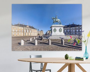 COPENHAGEN Paleisplein Amalienborg met standbeeld