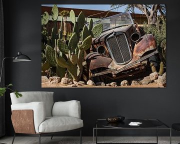 Vintage cars in the Namibian desert by Roland Brack