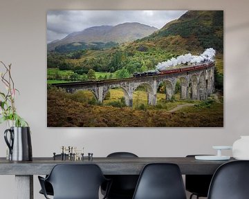 Harry Potter trein rijdt over iconisch viaduct van Krijn van der Giessen