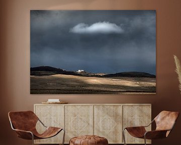 Landschaft Lanzarote mit einer kleinen weißen Wolke von Harrie Muis