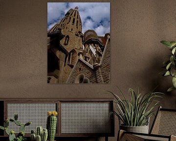 Sagrada Familia en wolkenlucht van Christel Nouwens- Lambers