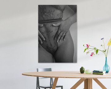 Berührung der Frau | Boudoir Kunstdruck von Raisa de Koning