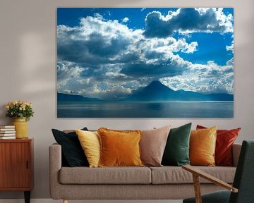  Vulkaan aan het meer van Atitlan by Loraine van der Sande