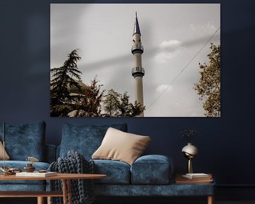 Minarett und Moschee in einem türkischen Dorf