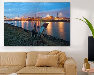 Avond valt over Tata Steel / IJmuiden van Rob de Voogd / zzapback