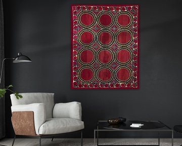 Vintage rood suzani tapijt. Geborduurd textiel. Aziatische kunst. van Dina Dankers