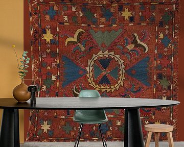 Vintage suzani ilgich tapijt in aardetinten. Geborduurd textiel. Aziatische kunst. van Dina Dankers
