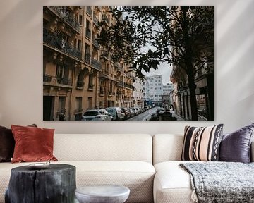 Sfeervolle straat in het centrum van Parijs, Frankrijk van Manon Visser