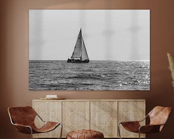 Voile en mer : beauté classique en noir et blanc sur thomaswphotography