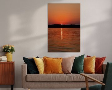 Magische zonsondergang in de baai: oranje gloed over het landschap van thomaswphotography