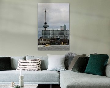 Skyline Rotterdam met watertaxi en Euromast. van Zaankanteropavontuur