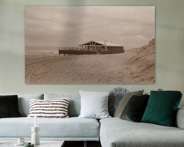 Pavillon de plage le Strandloper en Zélande en sépia sur Jose Lok