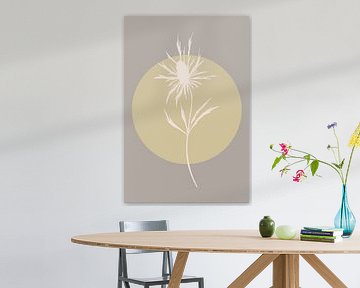 Japandi. Boho botanische Distel Blume in Gold und Taupe Nr. 4 von Dina Dankers