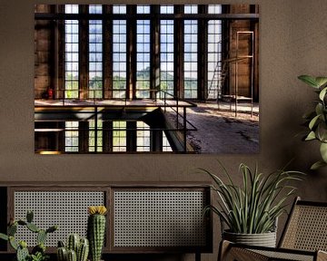 Symétrie des fenêtres d'une usine délabrée sur Sven van der Kooi (kooifotografie)