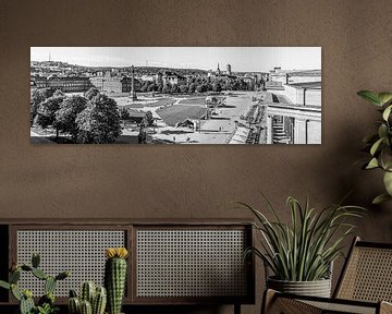 Panorama Schlossplatz in Stuttgart - Monochroom van Werner Dieterich