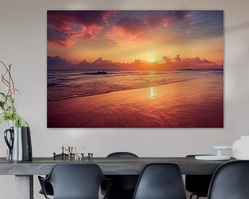 Zonsondergang op het strand behang illustratie van Animaflora PicsStock