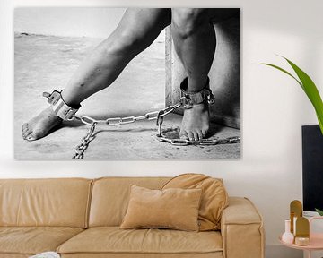 Frau Beine und Füße bdsm Fetisch-Stil mit schweren Manschetten. von Photostudioholland