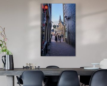 Doorkijkje op Oude Kerk van Amsterdam