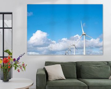 Windturbines met blauwe lucht en witte wolken in de achtergrond van Sjoerd van der Wal