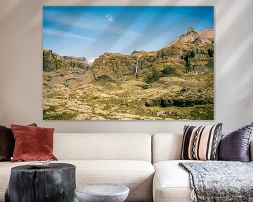Islands Landschaft an der Mulagljjufur-Schlucht mit Gras und Moos von Sjoerd van der Wal Fotografie