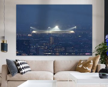 De verlichte Feyenoord Stadion De Kuip tijdens de klassieker