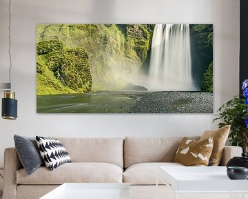 Der Wasserfall Skogafoss in Island an einem Sommertag