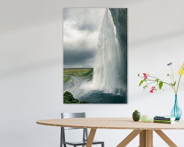 Seljalandsfoss Wasserfall in Island an einem bewölkten und stürmischen Tag von Sjoerd van der Wal Fotografie
