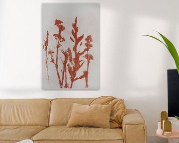 Moderne botanische Kunst. Wildblumen in Terrakotta Nr.1 von Dina Dankers