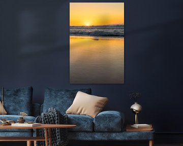 Golven op het strand bij zonsondergang van Markus Lange