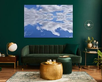 Reflectie van wolken op het water van Claude Laprise