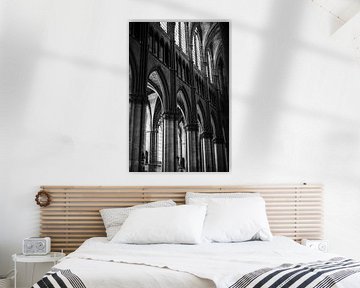 Gothic lines in Reims cathedral in black and white by Milou Emmerik