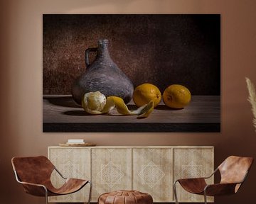 Klassiek stilleven met een fles en citroenen by John van de Gazelle